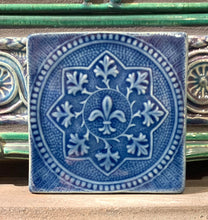 Load image into Gallery viewer, Fleur De Lis  4x4
