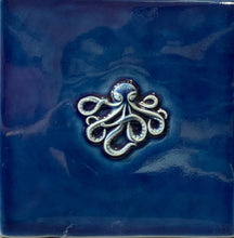 Load image into Gallery viewer, Octopus image 2&quot; in center of 6x6 tile
